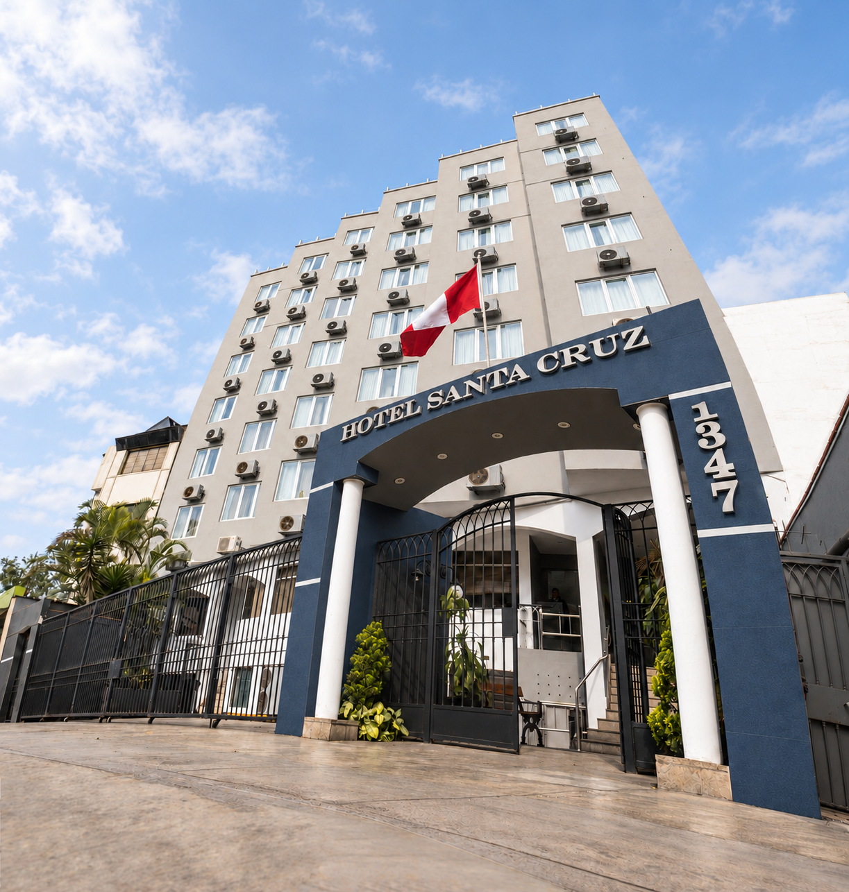 Fachada del Hotel Santa Cruz en Av. Santa Cruz 1347, Miraflores